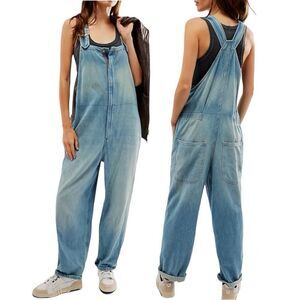 Free People We The Free Women’s Hunter Denim Overall in the Size Large